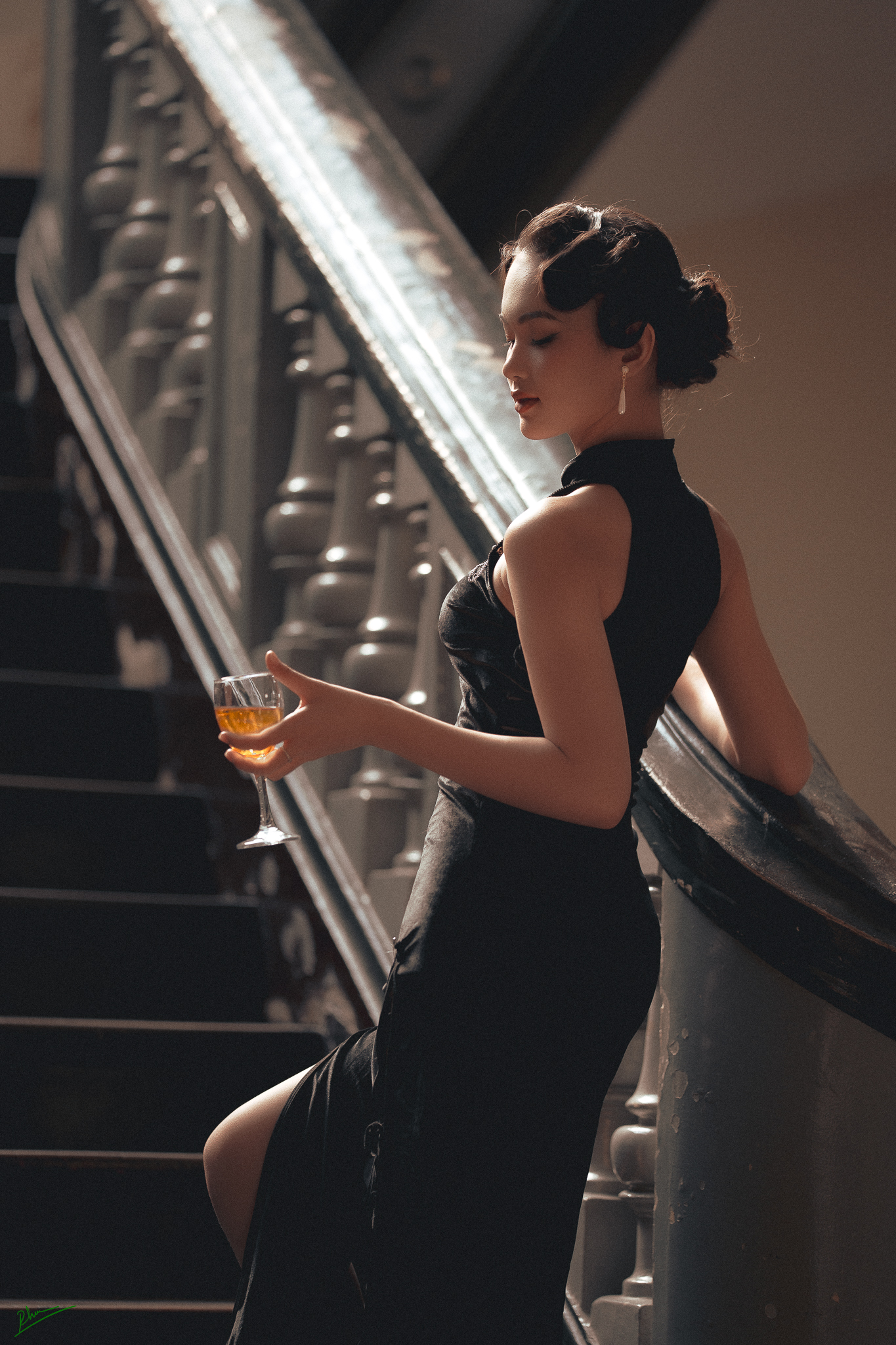 Concept với trang Phục Hồng Kông tại Bảo tàng TPHCM